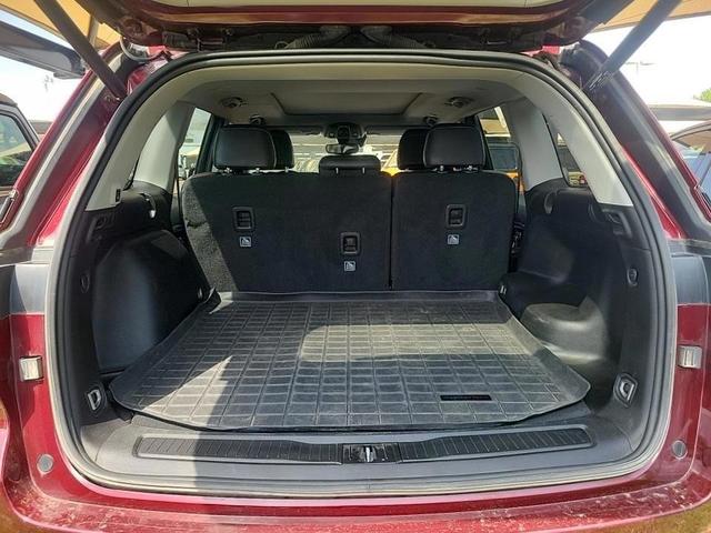 Photo of 2023 Velvet Red Pearlcoat Jeep Grand Cherokee