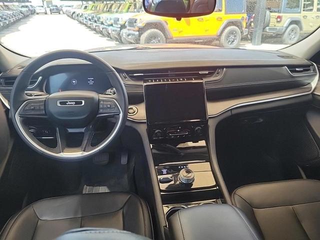 Photo of 2023 Velvet Red Pearlcoat Jeep Grand Cherokee