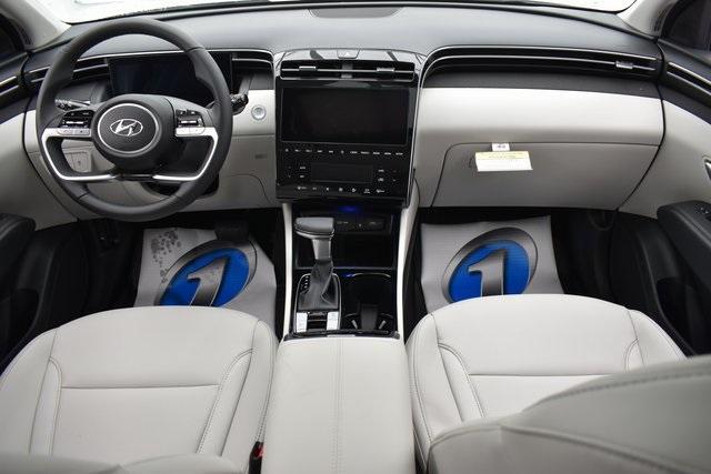 Photo of 2024 White Pearl Hyundai TUCSON
