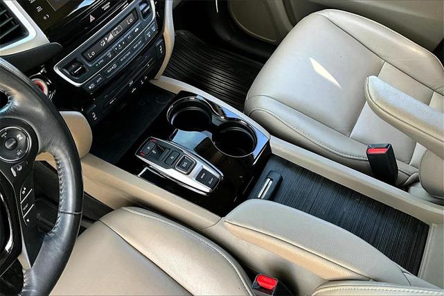 Photo of 2017 White Diamond Pearl Honda Pilot