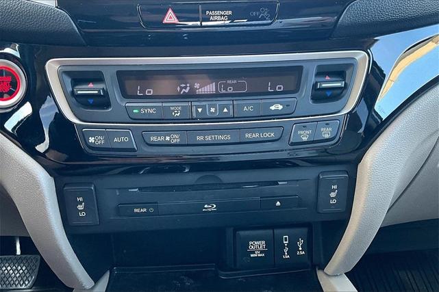 Photo of 2017 White Diamond Pearl Honda Pilot