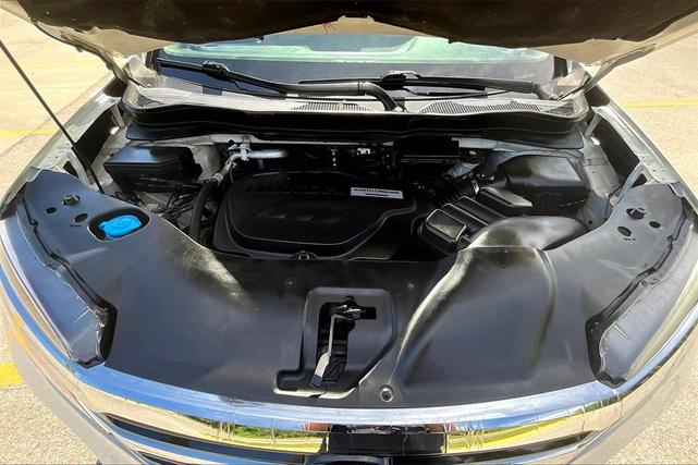 Photo of 2017 White Diamond Pearl Honda Pilot
