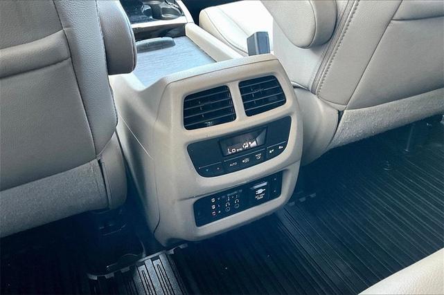 Photo of 2017 White Diamond Pearl Honda Pilot
