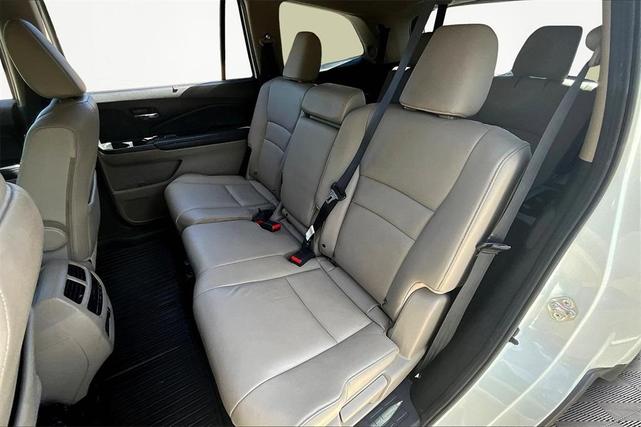 Photo of 2017 White Diamond Pearl Honda Pilot