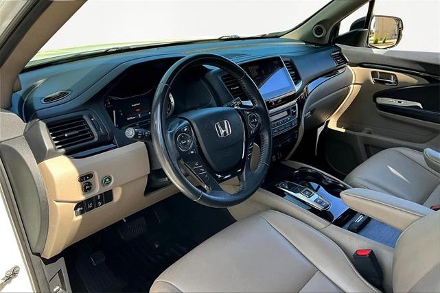 Photo of 2017 White Diamond Pearl Honda Pilot