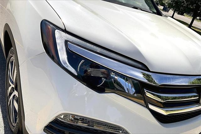 Photo of 2017 White Diamond Pearl Honda Pilot