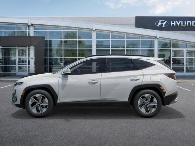Photo of 2025 White Hyundai TUCSON Hybrid
