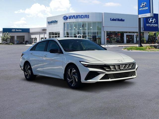 Photo of 2025 White Hyundai ELANTRA HEV