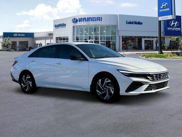 Photo of 2025 White Hyundai ELANTRA HEV