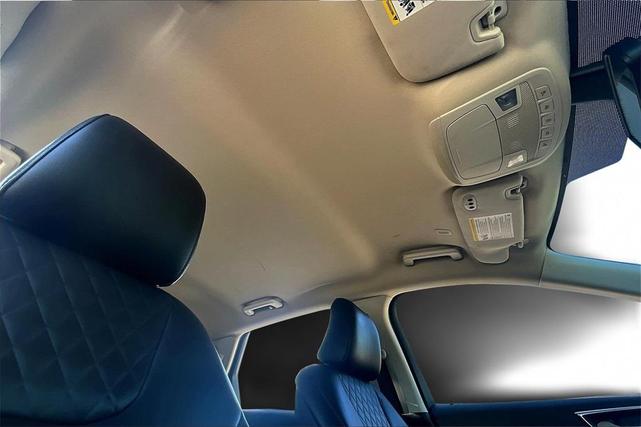Photo of 2023 Silver Metallic Ford Edge