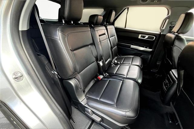 Photo of 2023 Silver Metallic Ford Explorer