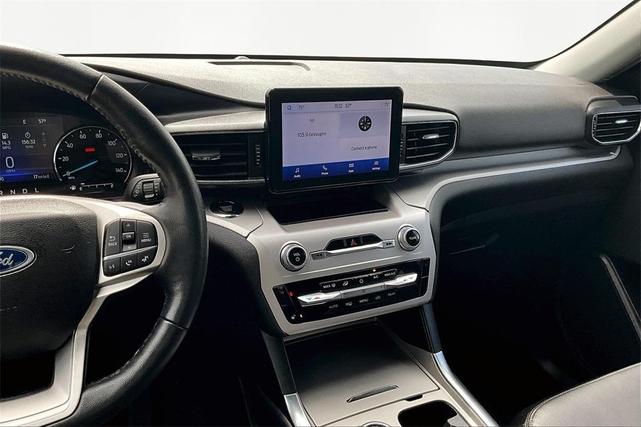 Photo of 2023 Silver Metallic Ford Explorer
