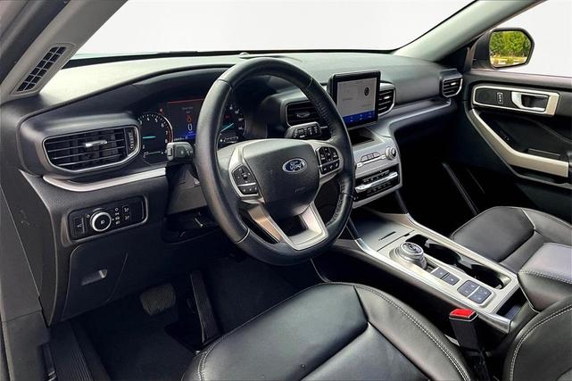 Photo of 2023 Silver Metallic Ford Explorer