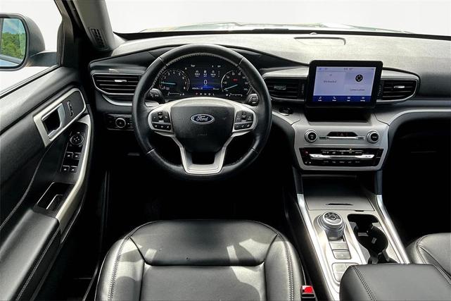 Photo of 2023 Silver Metallic Ford Explorer