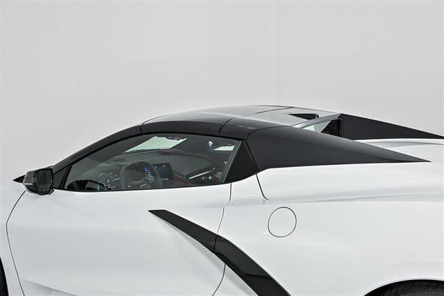 Photo of 2022 Arctic White Chevrolet Corvette