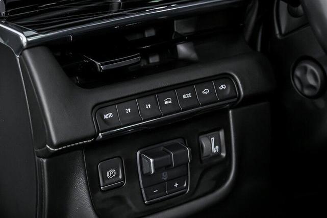 Photo of 2021 Crystal White Tricoat Cadillac Escalade