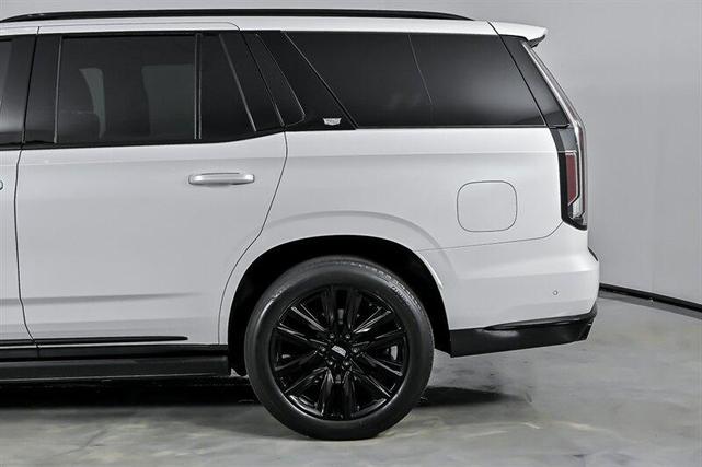 Photo of 2021 Crystal White Tricoat Cadillac Escalade