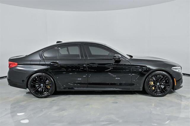 Photo of 2019 Black Sapphire Metallic BMW M5