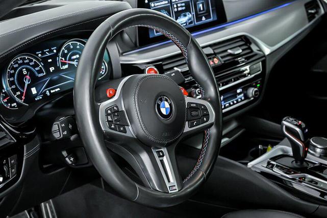 Photo of 2019 Black Sapphire Metallic BMW M5