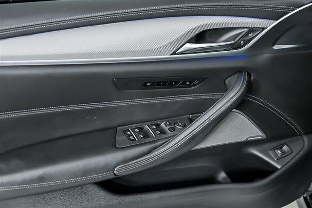 Photo of 2019 Black Sapphire Metallic BMW M5