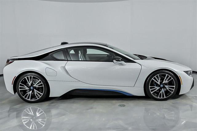 Photo of 2015 Crystal White Pearl Metallic w/ BMW i Frozen Blue Accent BMW i8
