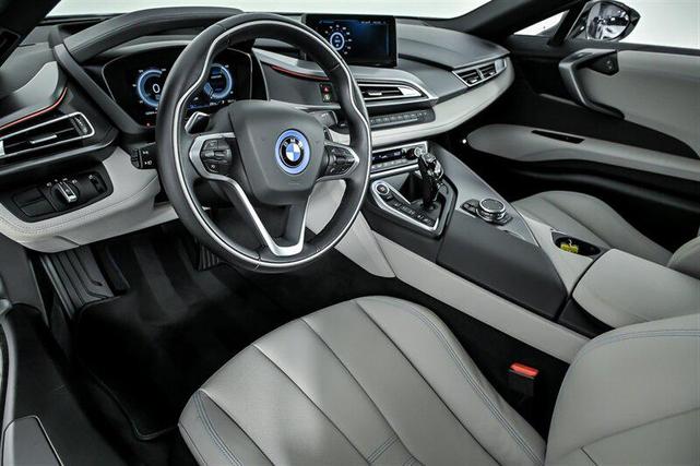 Photo of 2015 Crystal White Pearl Metallic w/ BMW i Frozen Blue Accent BMW i8