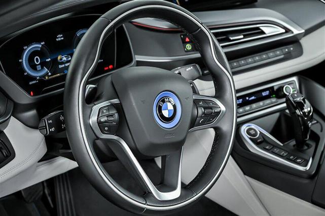 Photo of 2015 Crystal White Pearl Metallic w/ BMW i Frozen Blue Accent BMW i8