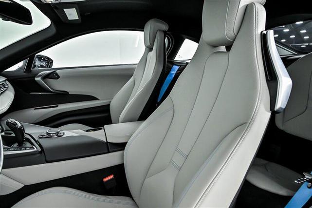 Photo of 2015 Crystal White Pearl Metallic w/ BMW i Frozen Blue Accent BMW i8