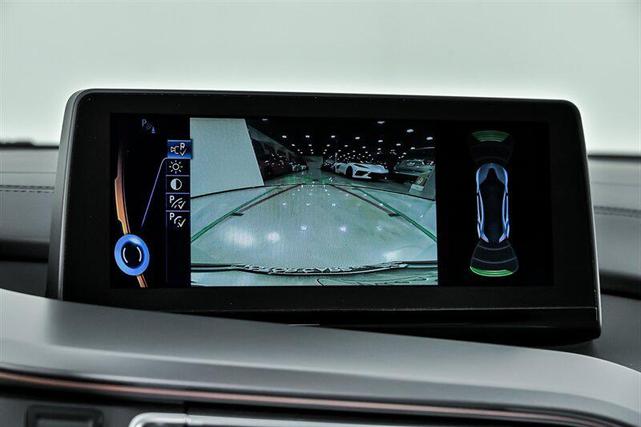 Photo of 2015 Crystal White Pearl Metallic w/ BMW i Frozen Blue Accent BMW i8
