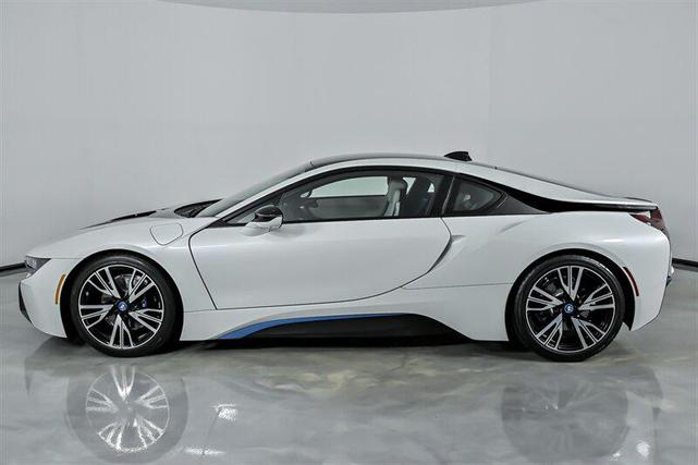 Photo of 2015 Crystal White Pearl Metallic w/ BMW i Frozen Blue Accent BMW i8