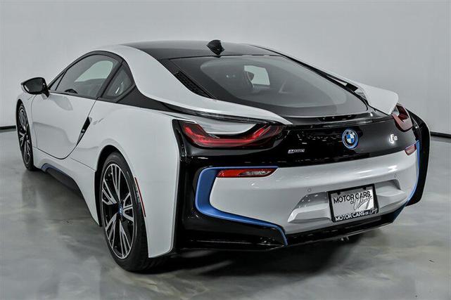 Photo of 2015 Crystal White Pearl Metallic w/ BMW i Frozen Blue Accent BMW i8