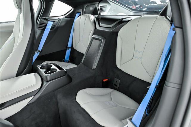 Photo of 2015 Crystal White Pearl Metallic w/ BMW i Frozen Blue Accent BMW i8