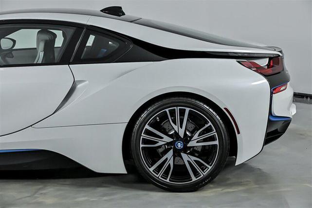Photo of 2015 Crystal White Pearl Metallic w/ BMW i Frozen Blue Accent BMW i8