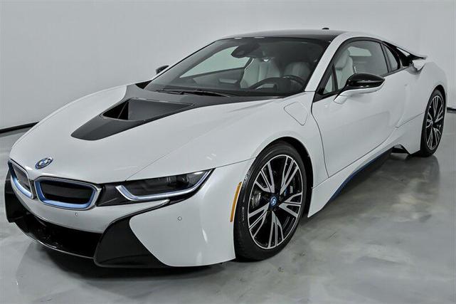 Photo of 2015 Crystal White Pearl Metallic w/ BMW i Frozen Blue Accent BMW i8