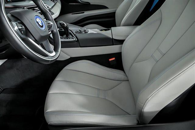 Photo of 2015 Crystal White Pearl Metallic w/ BMW i Frozen Blue Accent BMW i8