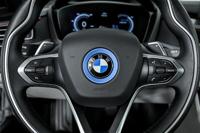 Photo of 2015 Crystal White Pearl Metallic w/ BMW i Frozen Blue Accent BMW i8