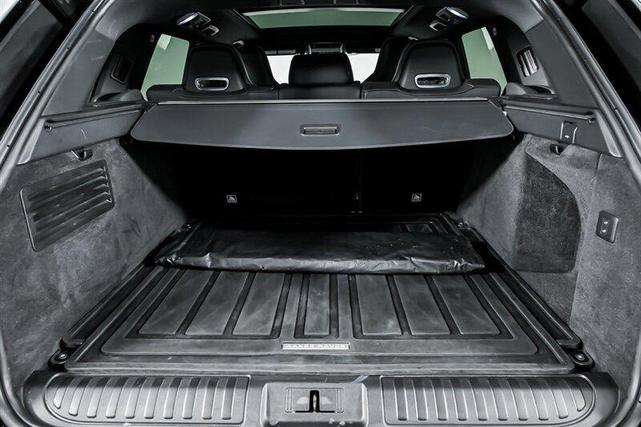 Photo of 2022 Santorini Black Metallic Land Rover Range Rover Sport