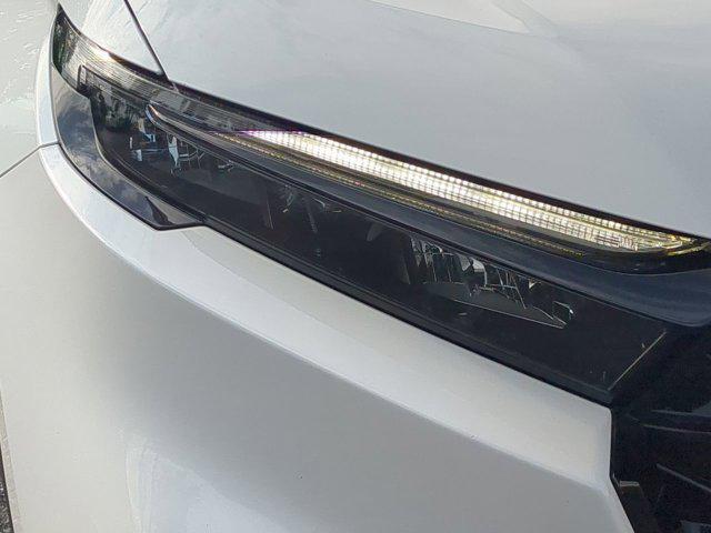 Photo of 2023 Platinum White Pearl Honda CR-V Hybrid