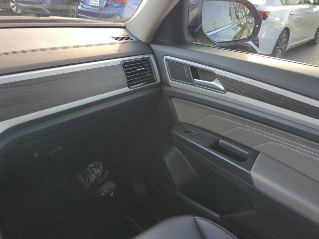 Photo of 2022 Tourmaline Blue Metallic Volkswagen Atlas