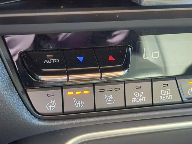 Photo of 2024 Rhodium White Premium Mazda CX-90 PHEV
