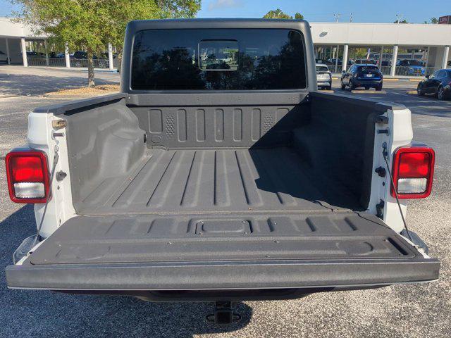 Photo of 2022 Bright White Clearcoat Jeep Gladiator