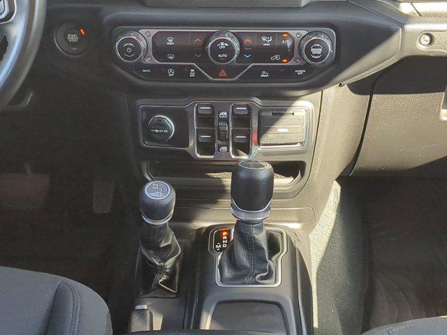 Photo of 2022 Bright White Clearcoat Jeep Gladiator