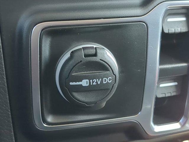 Photo of 2022 Bright White Clearcoat Jeep Gladiator