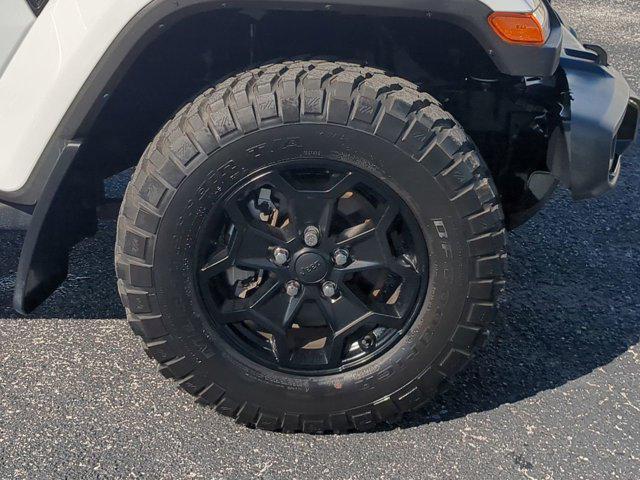 Photo of 2022 Bright White Clearcoat Jeep Gladiator