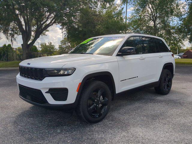 Photo of 2022 Bright White Clearcoat Jeep Grand Cherokee