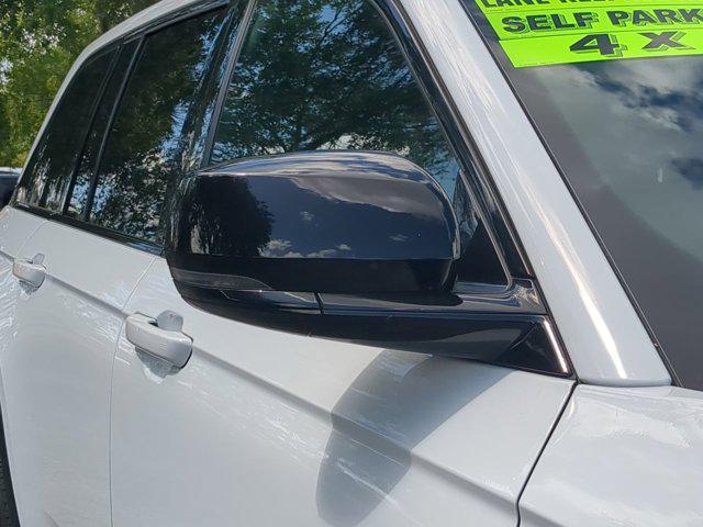 Photo of 2022 Bright White Clearcoat Jeep Grand Cherokee