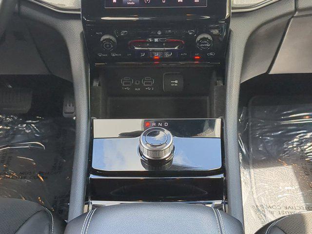 Photo of 2022 Bright White Clearcoat Jeep Grand Cherokee