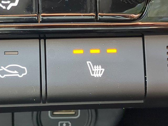 Photo of 2023 Phantom Black Hyundai ELANTRA