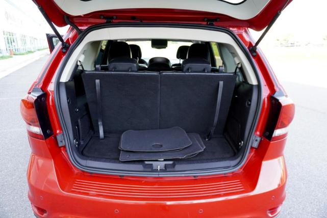 Photo of 2016 Burgundy Dodge Journey