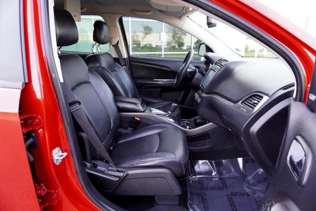 Photo of 2016 Burgundy Dodge Journey